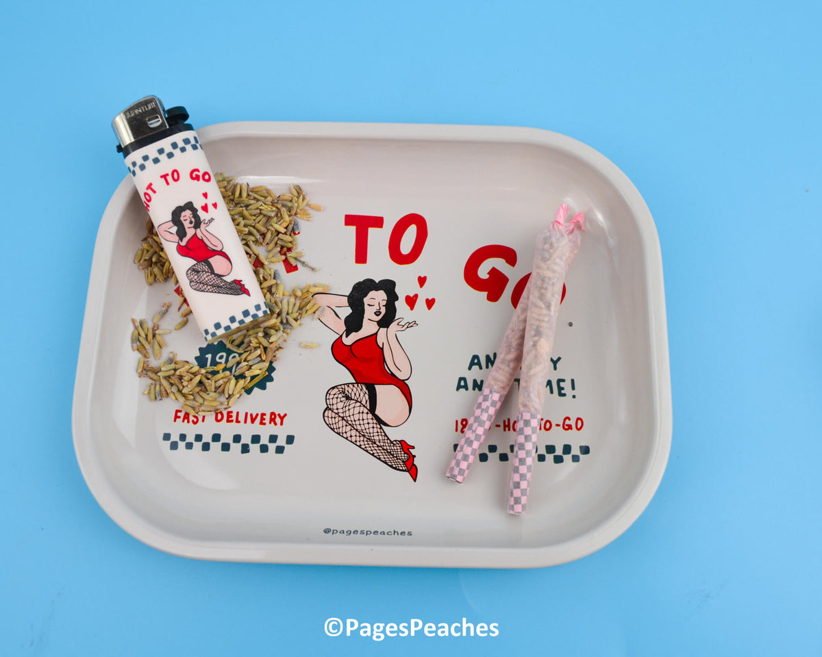 Small tray with glossy finish and playful text graphic